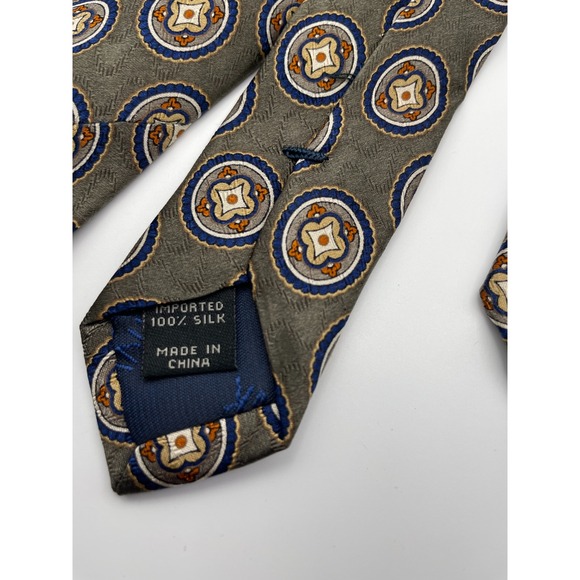 Jos A Bank Executive Collection Mens Silk Tie Gray Medallion Pattern - Picture 4 of 4